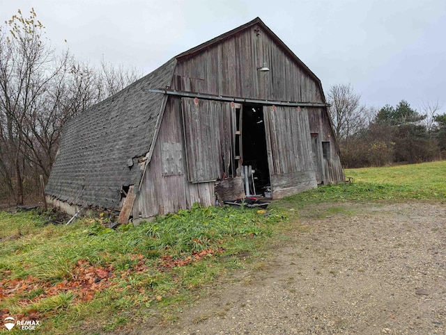 view of outdoor structure