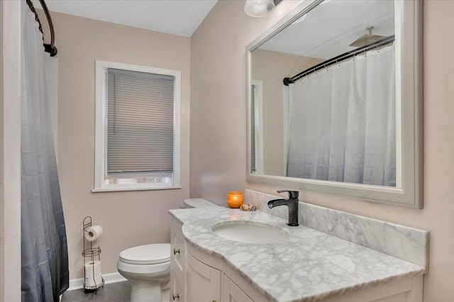 bathroom with a shower with curtain, vanity, and toilet