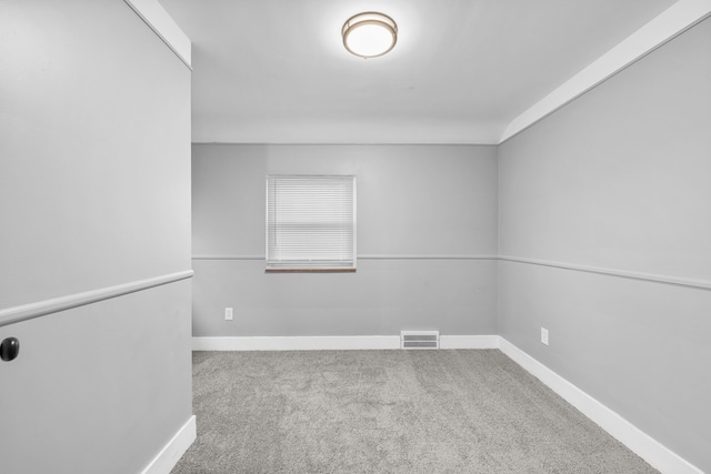 unfurnished room with carpet flooring