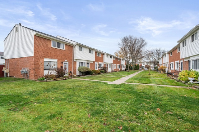 view of property's community featuring a yard