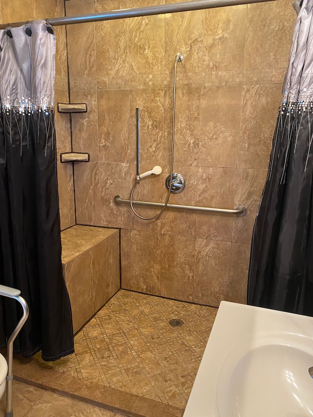 bathroom with a shower with curtain and sink