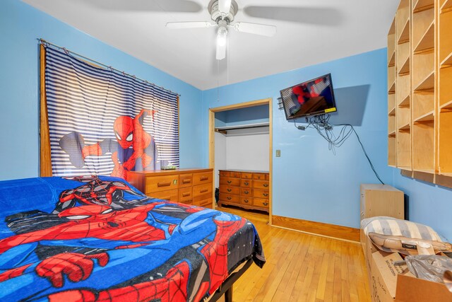 bedroom featuring hardwood / wood-style flooring, ceiling fan, and a closet