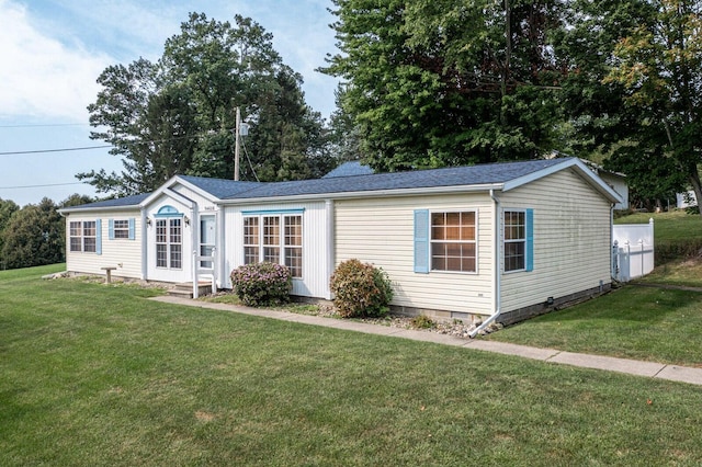 manufactured / mobile home featuring a front lawn and crawl space