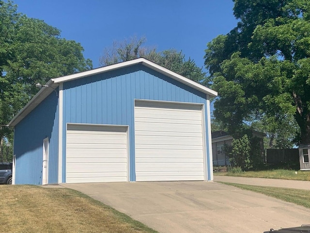 view of detached garage