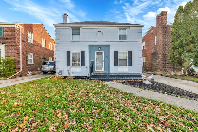 view of front facade featuring a front yard