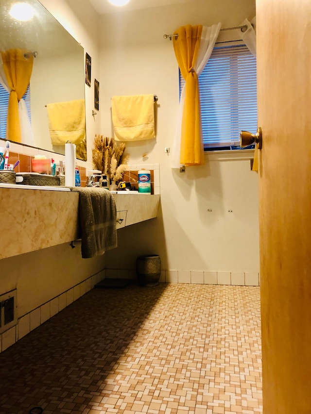 29161 Schoenherr Rd, Warren, MI 48088 - view of bathroom