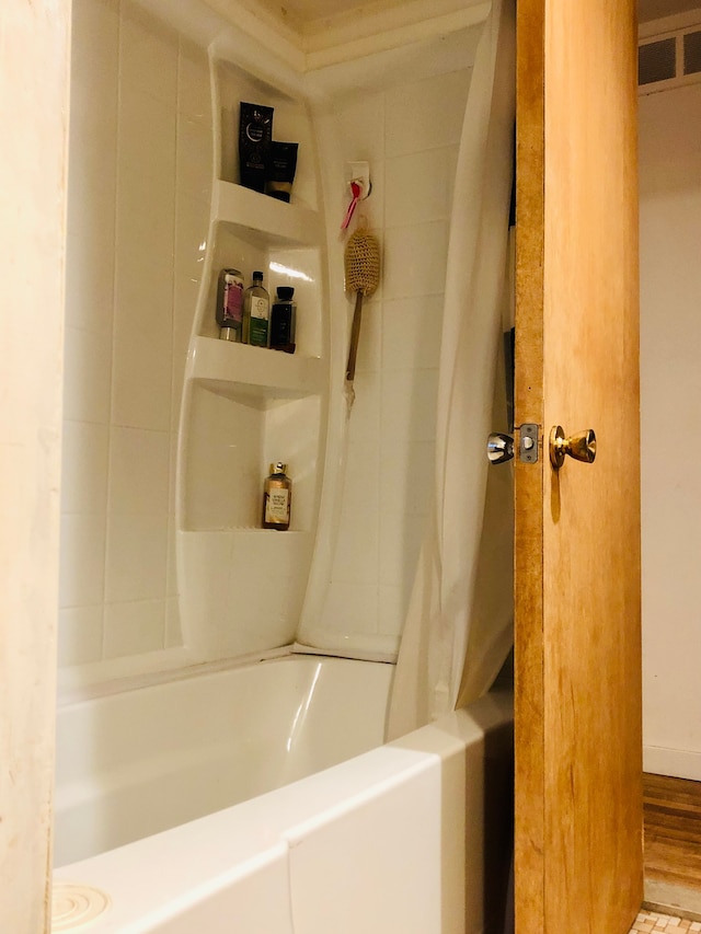 29161 Schoenherr Rd, Warren, MI 48088 - full bathroom with shower / bathtub combination with curtain