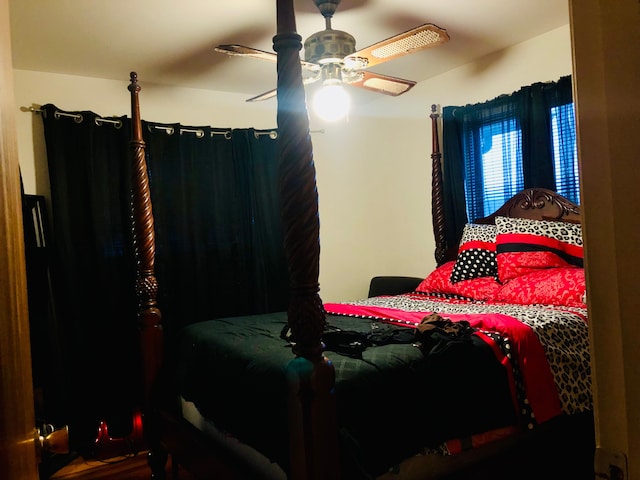 29161 Schoenherr Rd, Warren, MI 48088 - bedroom with ceiling fan