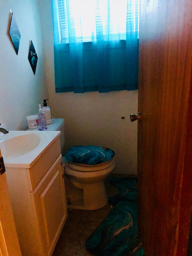 29161 Schoenherr Rd, Warren, MI 48088 - half bath featuring vanity and toilet