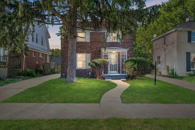 view of front facade with a yard