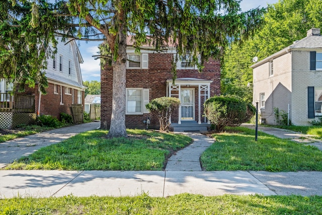 view of front of home featuring a front lawn