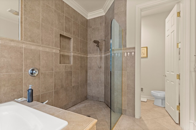 bathroom featuring tiled shower, tile patterned floors, crown molding, and toilet