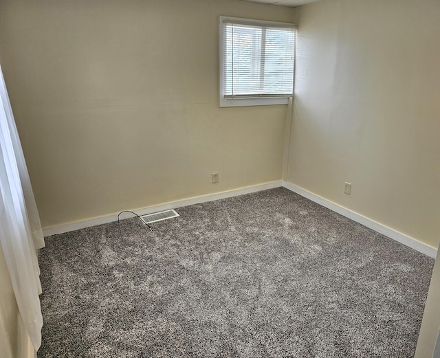 unfurnished room with carpet