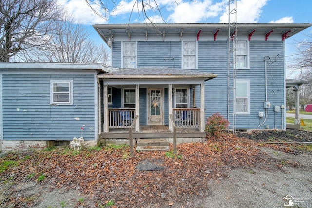 italianate-style house featuring a porch