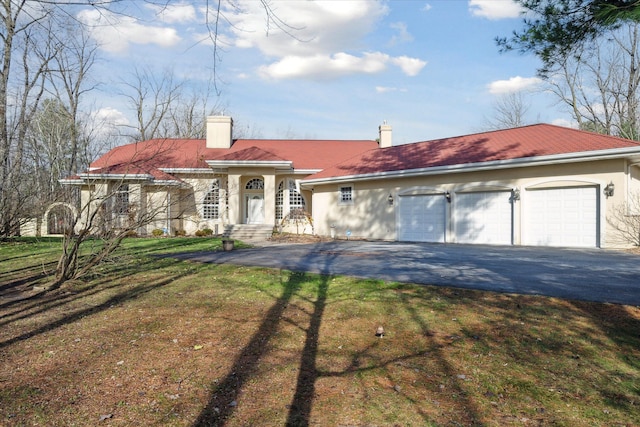 view of front facade featuring a garage and a front yard