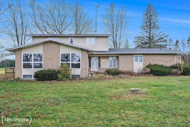 view of front of home featuring a front lawn