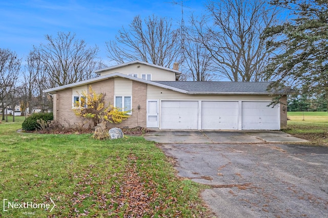 view of front facade featuring a garage and a front yard