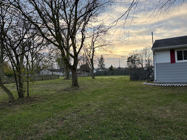 view of yard at dusk