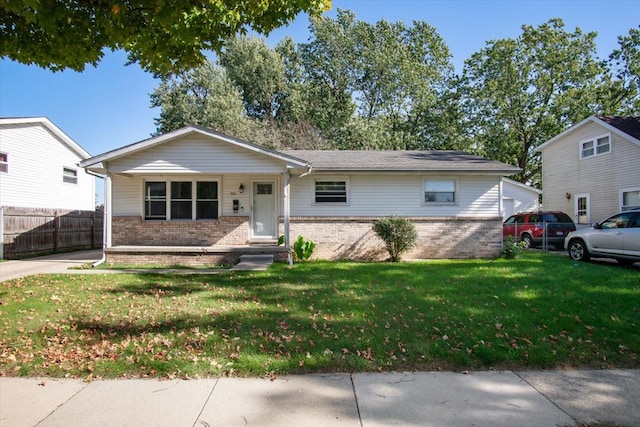 view of front of property featuring a front yard