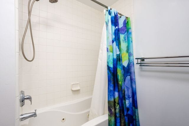 bathroom with shower / tub combo