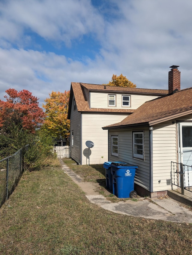 back of house featuring a yard