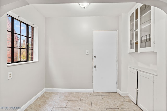 spare room with light tile patterned flooring