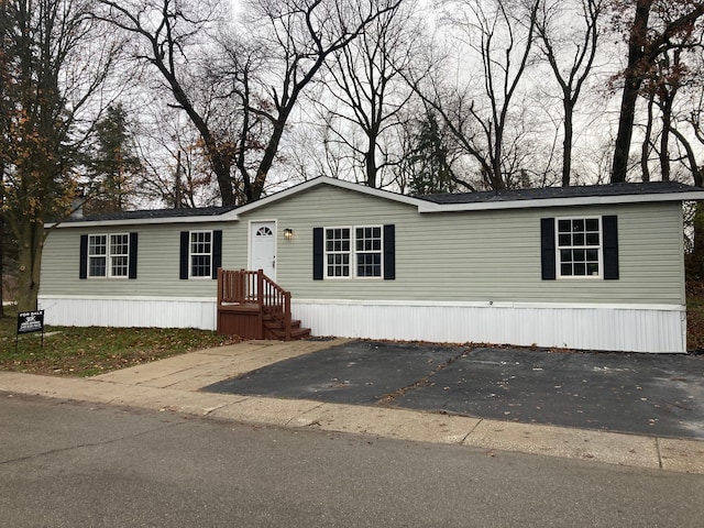 451 Chinkapin Rill, Oxford MI, 48371, 4 bedrooms, 2 baths house for sale