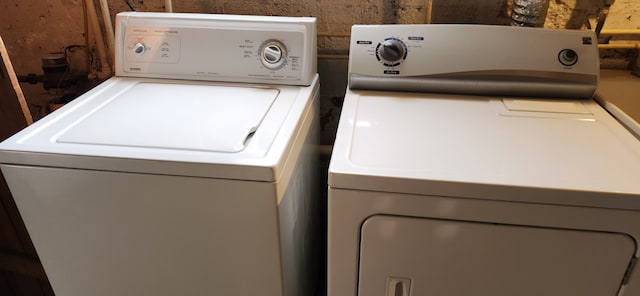 clothes washing area featuring washing machine and dryer