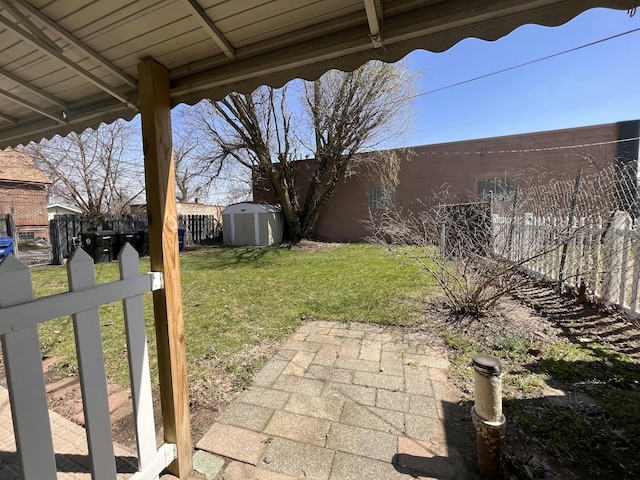 25846 W 7 Mile Rd, Redford, MI 48240 - view of yard with a patio