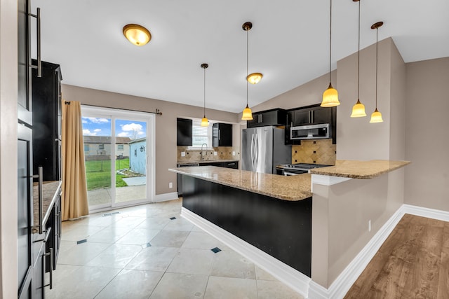 kitchen with backsplash, sink, vaulted ceiling, kitchen peninsula, and stainless steel appliances