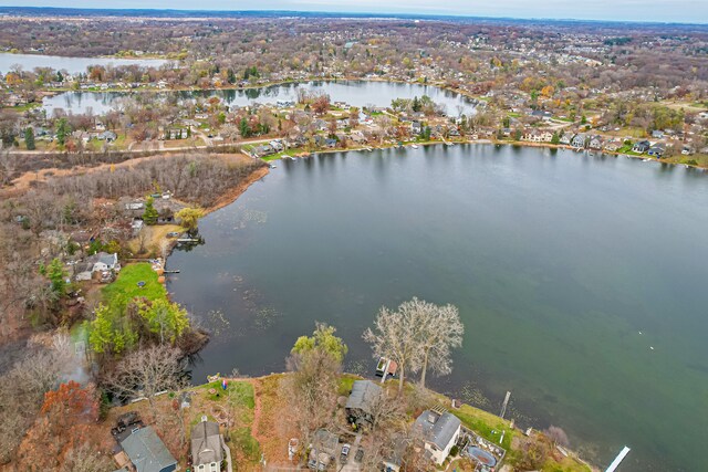 1225 Grove Point Dr, White Lake, MI 48386