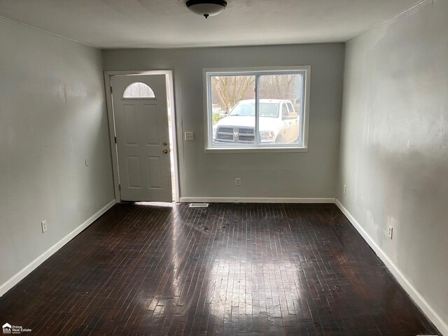 1063 Dunkirk Ave, Mount Morris, MI 48458 - entrance foyer featuring hardwood / wood-style flooring and baseboards