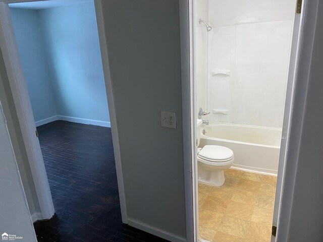 1063 Dunkirk Ave, Mount Morris, MI 48458 - full bathroom featuring toilet and shower / tub combination