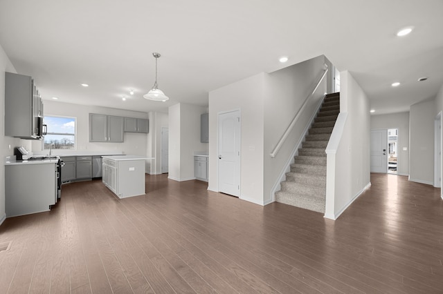 kitchen with recessed lighting, appliances with stainless steel finishes, dark wood finished floors, and gray cabinets