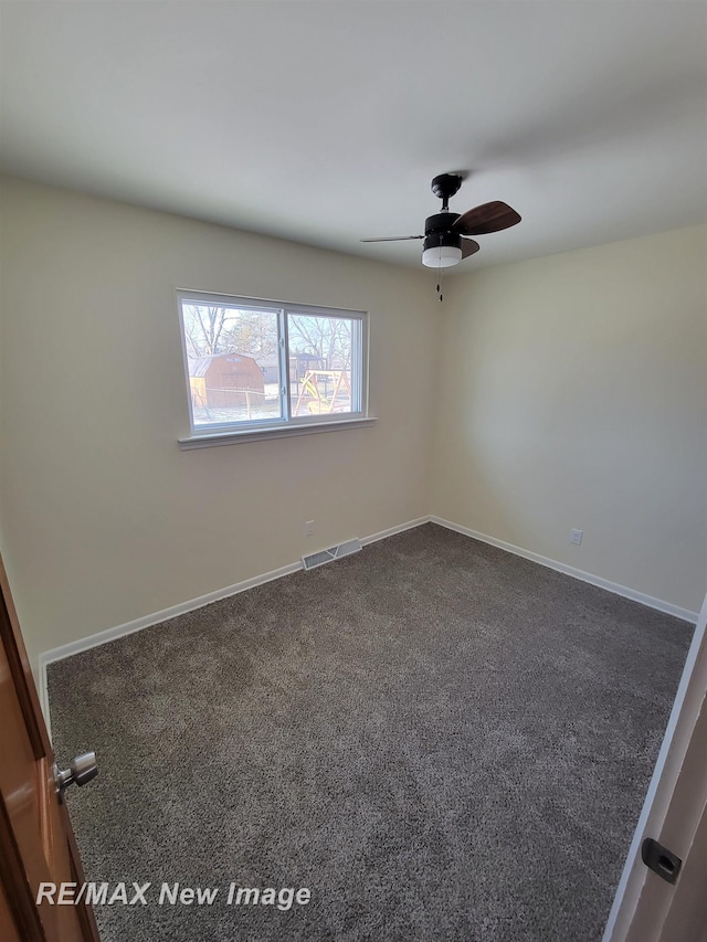 carpeted empty room featuring ceiling fan