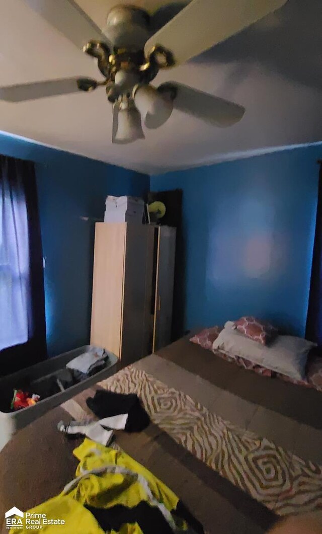 3412 Comstock Ave, Flint, MI 48504 - bedroom with a ceiling fan
