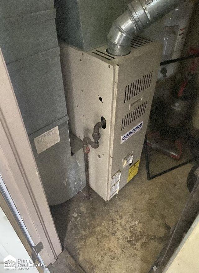 3412 Comstock Ave, Flint, MI 48504 - utilities featuring heating unit