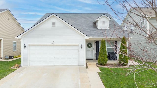 view of front of property featuring a front yard and a garage