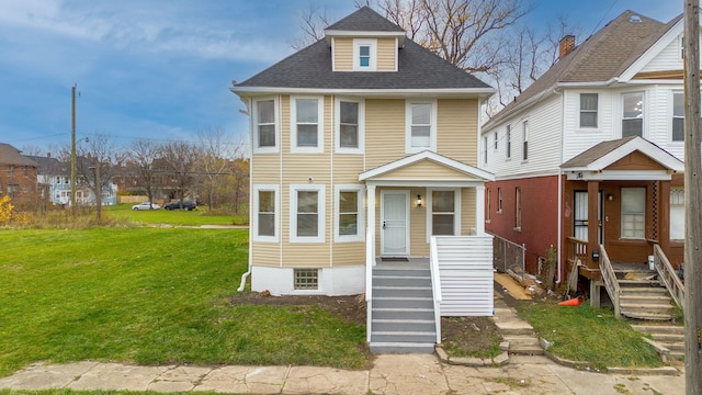 view of front of property featuring a front yard