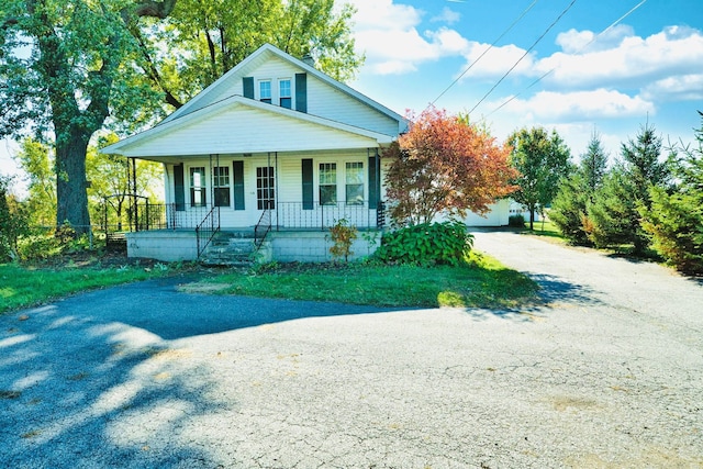 view of front of home with covered porch