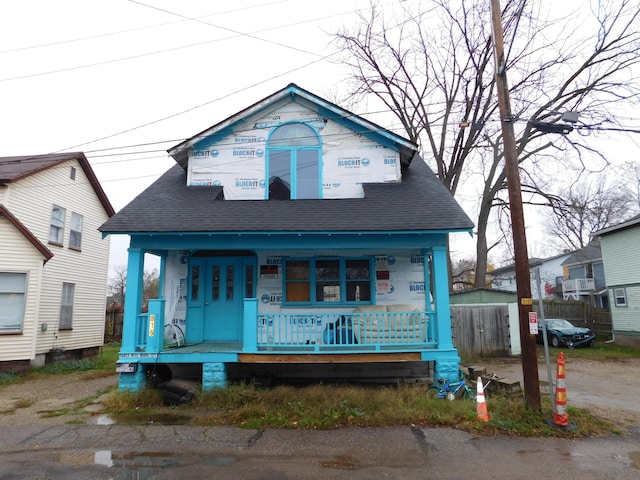 view of front of property featuring covered porch