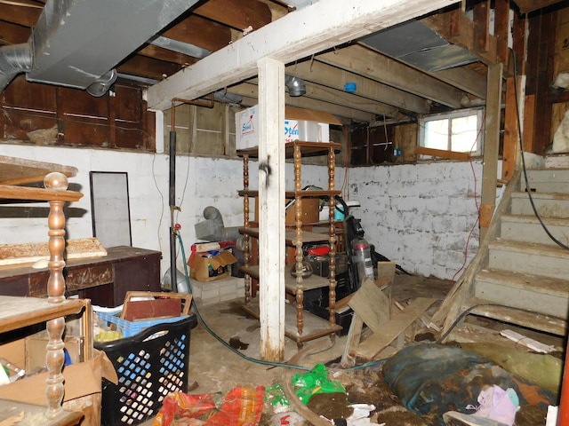 816 Normal Ct, Kalamazoo, MI 49007 - below grade area featuring stairway