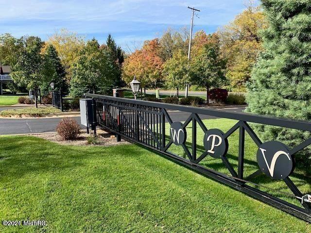 5405 Harborview Pass, Kalamazoo, MI 49009 - gate featuring a lawn