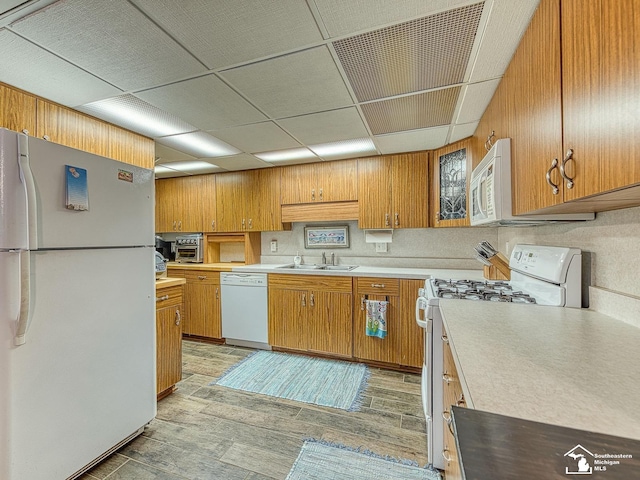11477 Highland Hills Dr, Jerome, MI 49249 - kitchen featuring white appliances, a sink, light countertops, light wood-style floors, and a drop ceiling