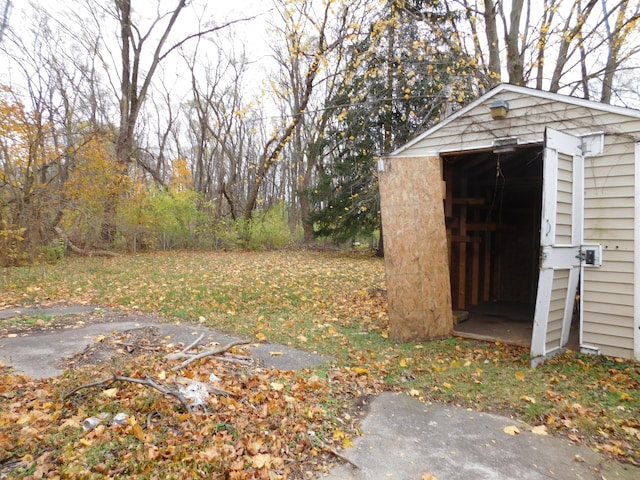 2265 Holly St, Benton Harbor, MI 49022 - view of yard