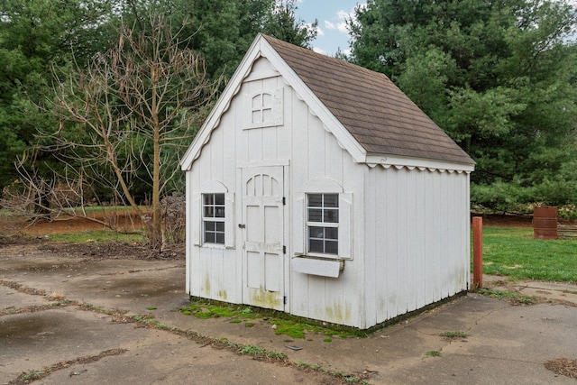 view of outbuilding