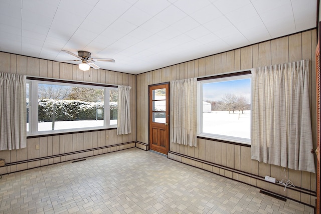 spare room featuring ceiling fan and a baseboard heating unit