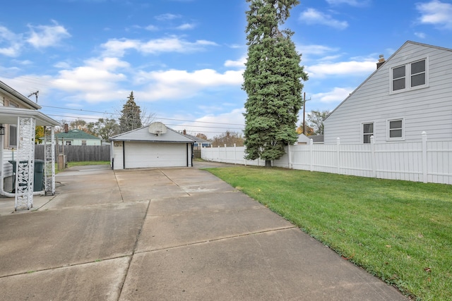 view of yard with a garage and an outdoor structure