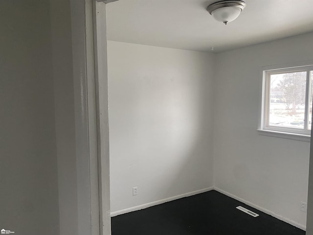 5509 Farmhill Rd, Flint, MI 48505 - empty room featuring baseboards