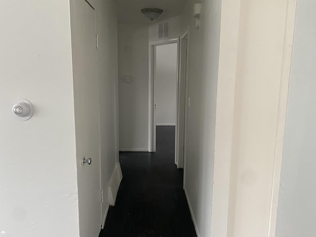 5509 Farmhill Rd, Flint, MI 48505 - hallway with baseboards